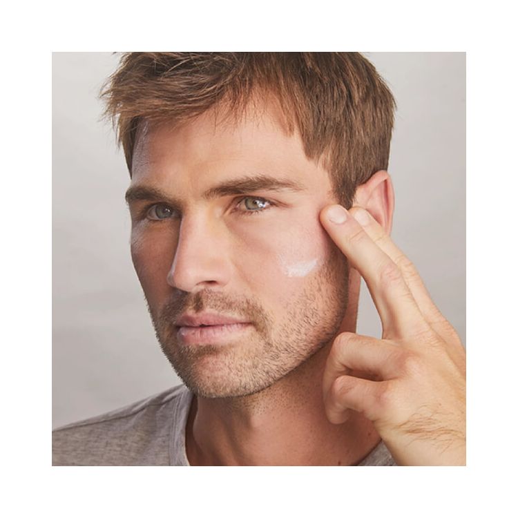 Colorescience No-Show Mineral Sunscreen SPF 50 invisible finish on skin